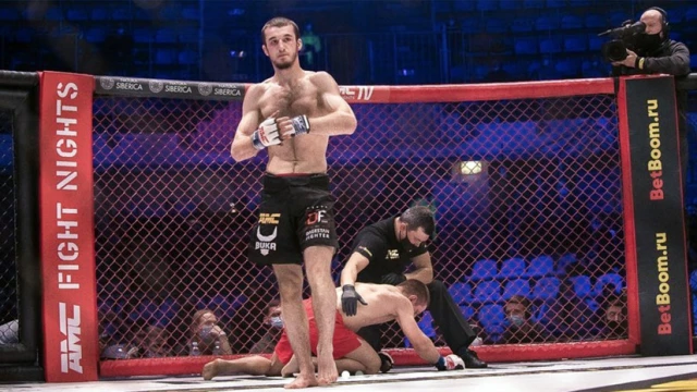Брат Магомедшарипова подписал контракт с Bellator
